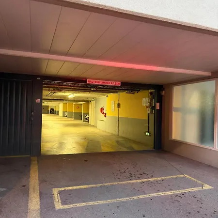 Bilocale Centro, Terrazzo E Parking Privato * Mentona