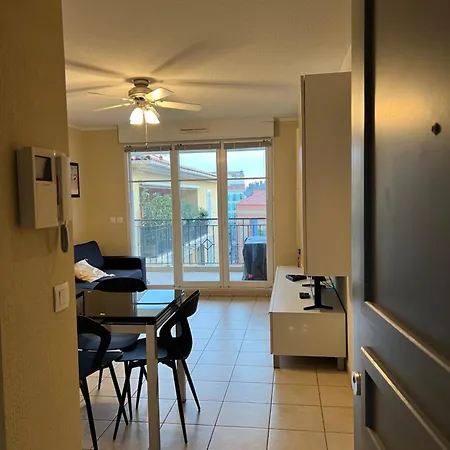 Bilocale Centro, Terrazzo E Parking Privato דירה מנטון