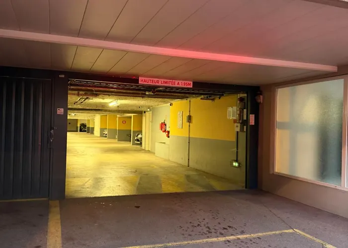 Bilocale Centro, Terrazzo E Parking Privato * マントン